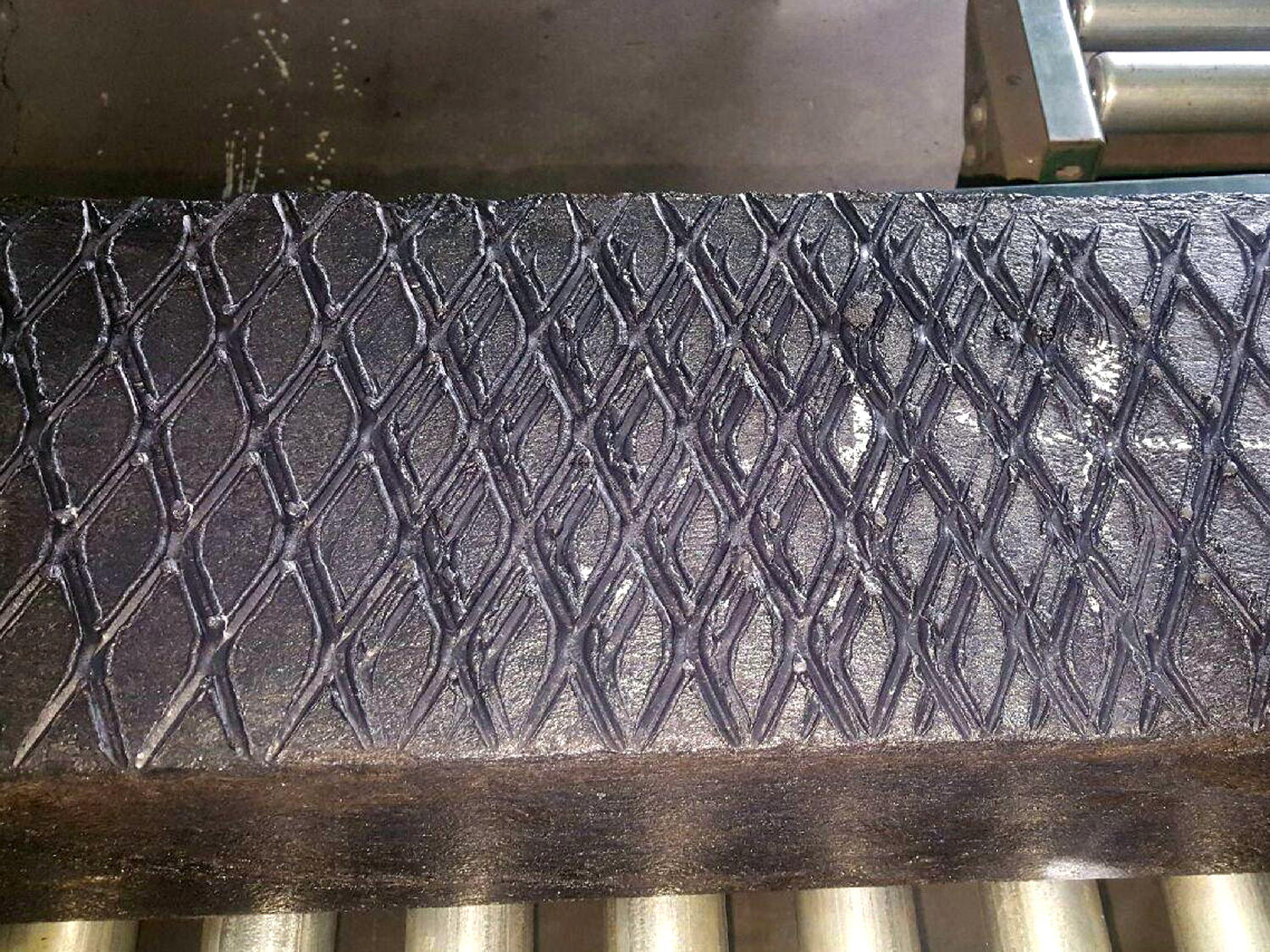 AV Diamond Plate